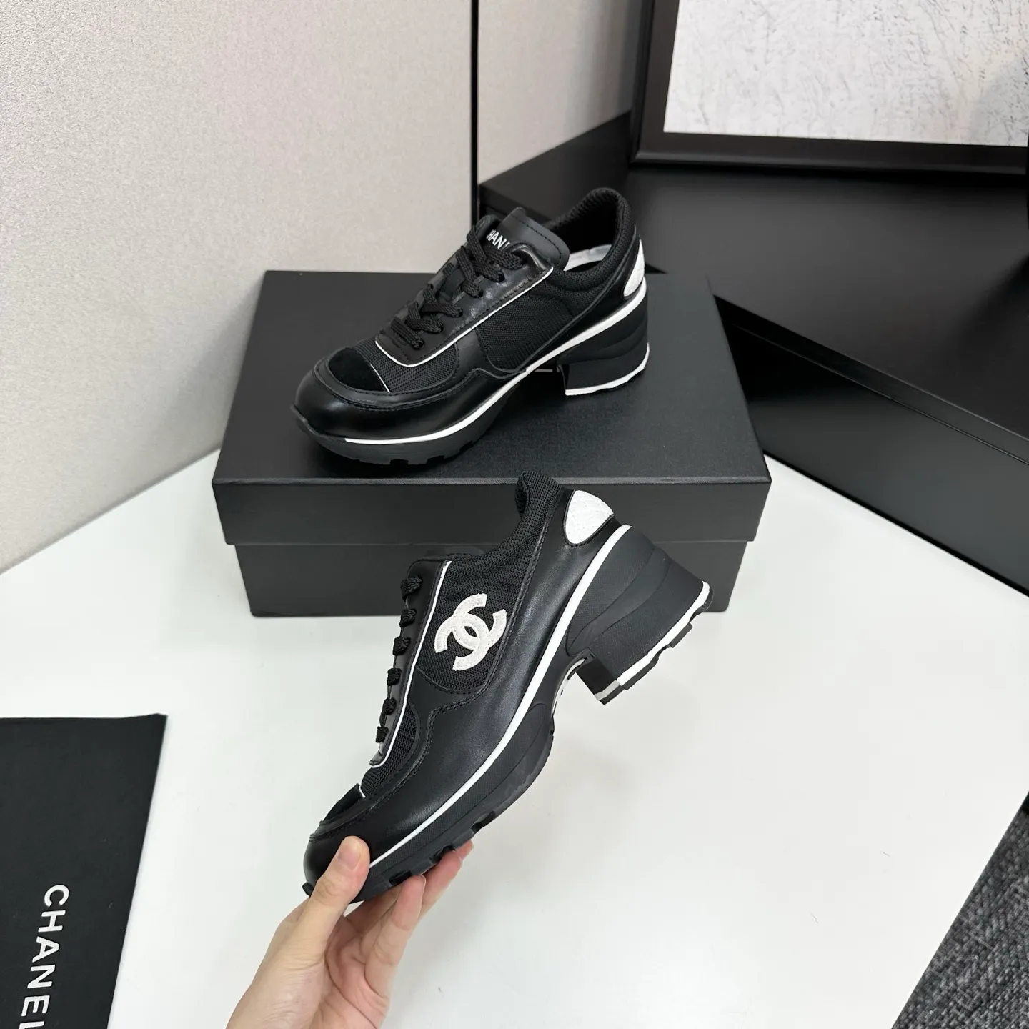 👟👟Ex-factory price 640👟👟Chanel Panda Shoes! 2025 counter's top casual sports shoes. This classic design; the upper is electro-embroidered with a variety of techniques; the outsole is fashionable and sporty; the unusual inclusion of a variety of color matching elements... The diversified mix and match is very good-looking and versatile, and can be used for leisure, fashion, sports, and outdoor... ꫛꫀꪝ Go➫ Materials: ❶Upper made of: original imported first-layer silk cowhide + original waterproof cloth + original first-layer cowhide ❷Inner lining: Original Yangli+wang ❸ Outsole based on: Original TPU combination outsole Counter boutique packaging complete set for women 35–41